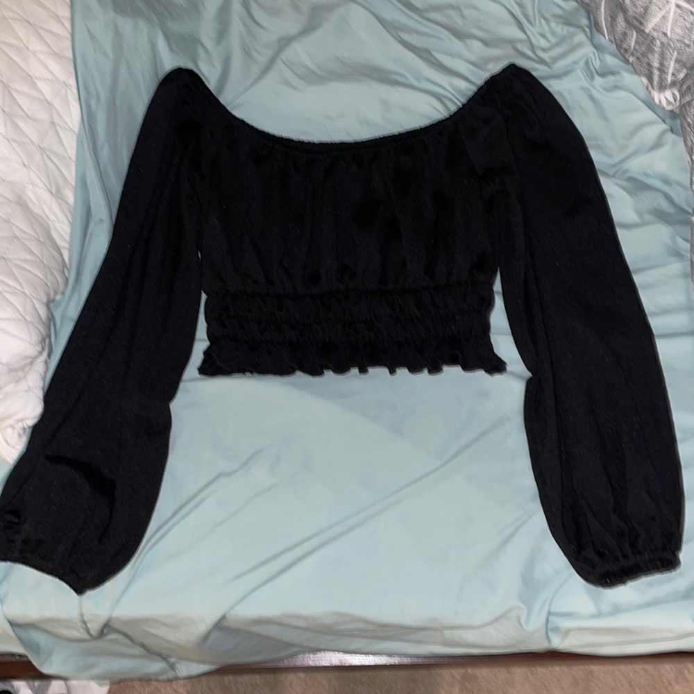 Favlux Fashion; size medium; color black; crop top can be off the shoulder or on